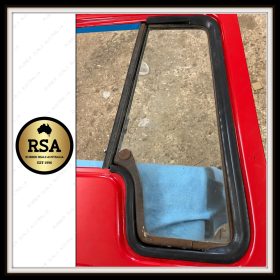 Opening Left Hand Front 1/4 Vent  Seal Fully Moulded suits Bedford TK