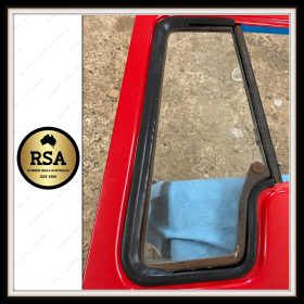Opening Right Hand Front 1/4 Vent  Seal Fully Moulded suits Bedford TK